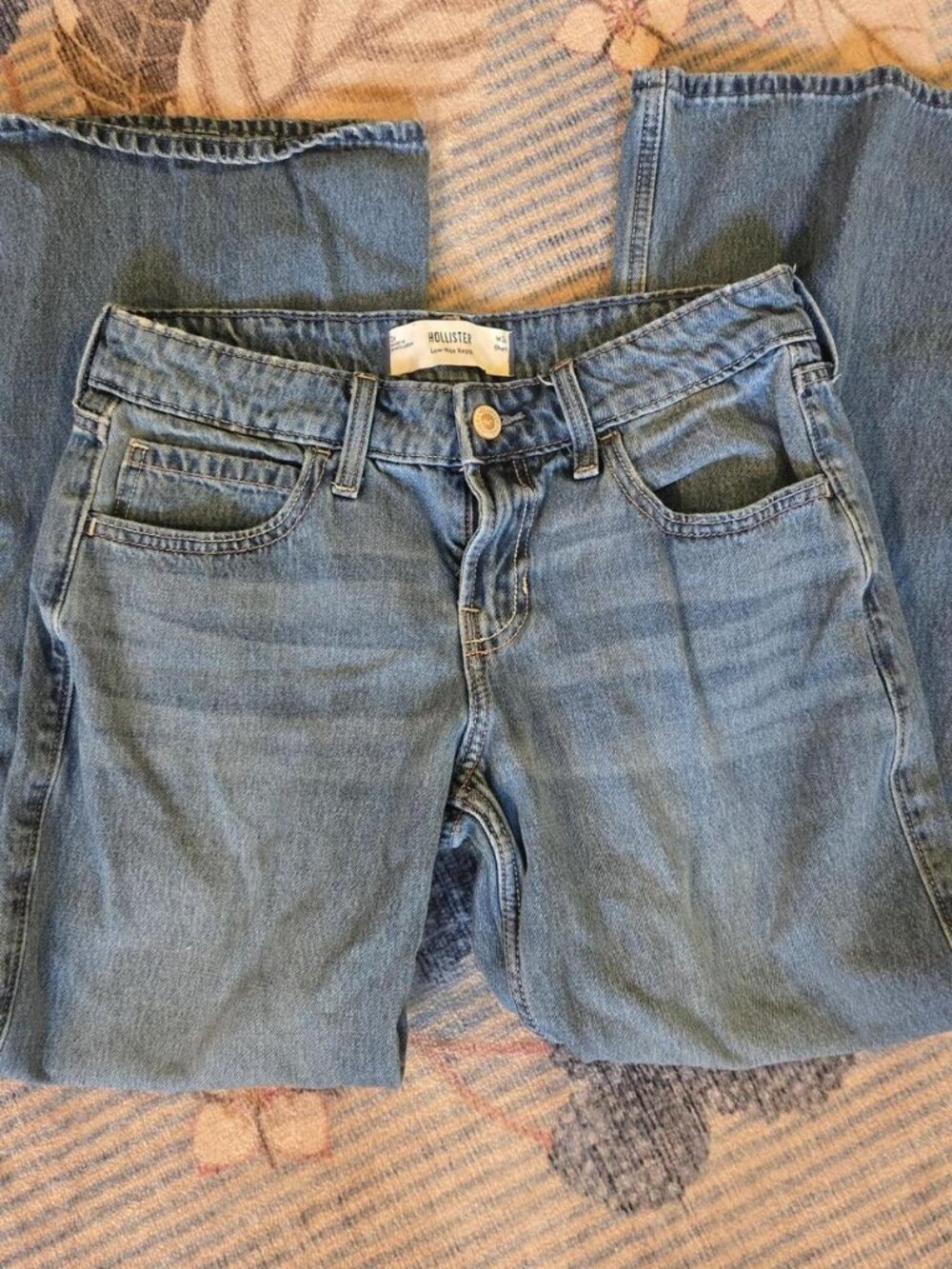 Hollister Low Rise Embroidered Jeans - Picture 2 of 4